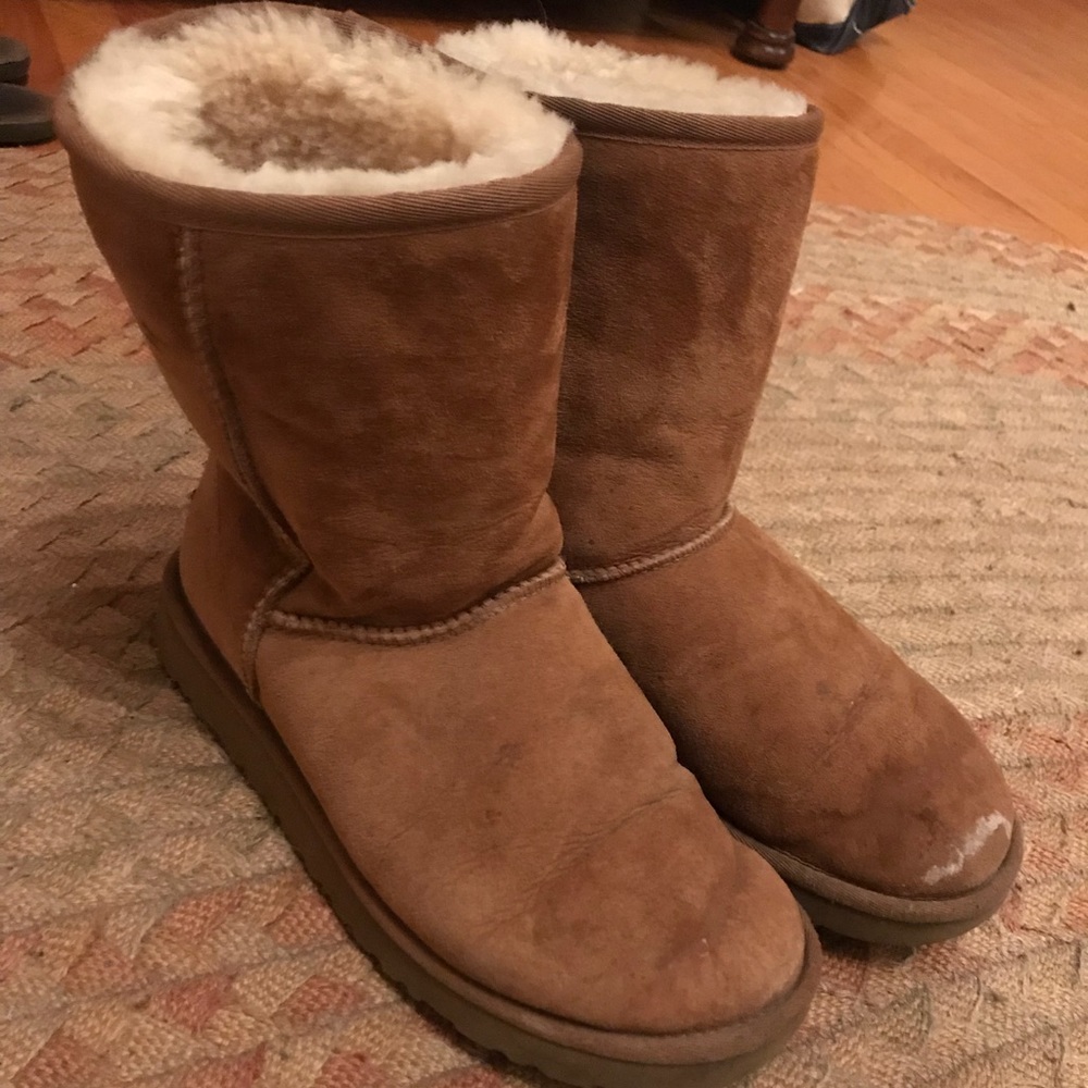 Classic short UGG boots, size 7